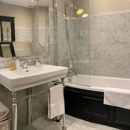 Elegant Luxury Private By Eiffel Tower Paris