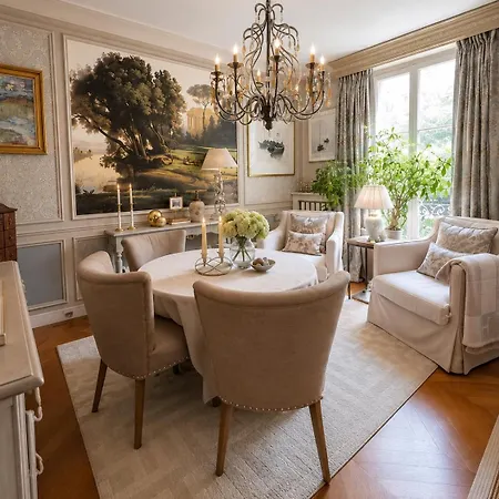 Elegant Luxury Private By Eiffel Tower Paris