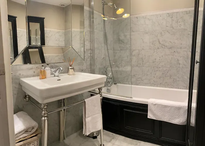 Elegant Luxury Private By Eiffel Tower Paris